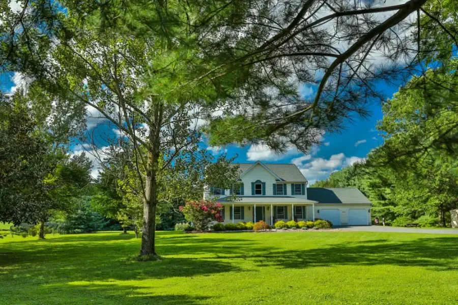 front-lawn-home